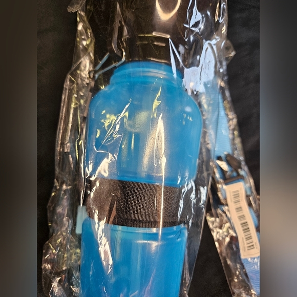 🆕️ High visibility collar and portable watering bottle - Picture 10 of 13